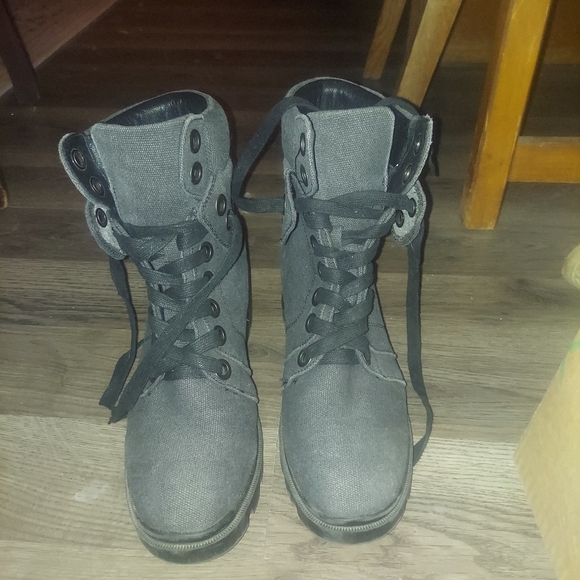 Boots - Picture 2 of 6